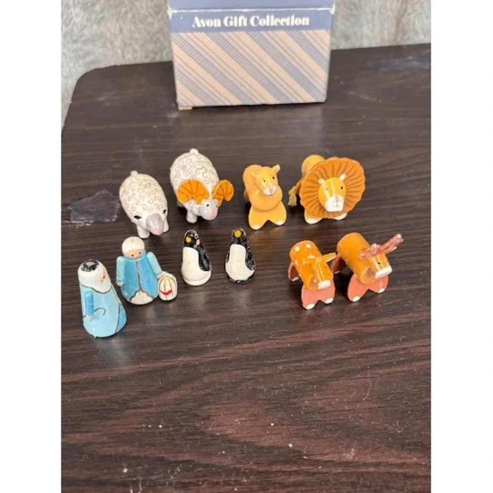 Vintage Avon Noahs Ark Ornament Collection Set of 10 Wooden Mini Figurines Boxed